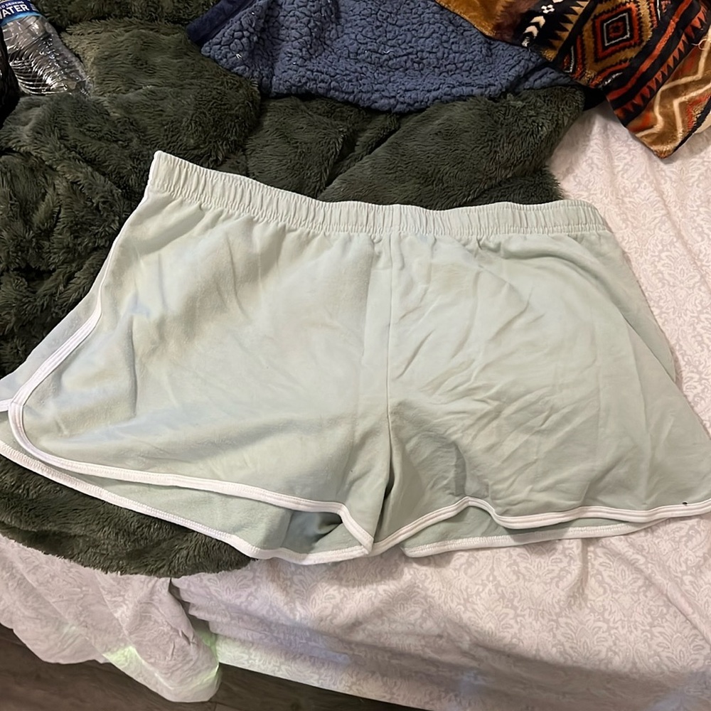 NO BO short shorts